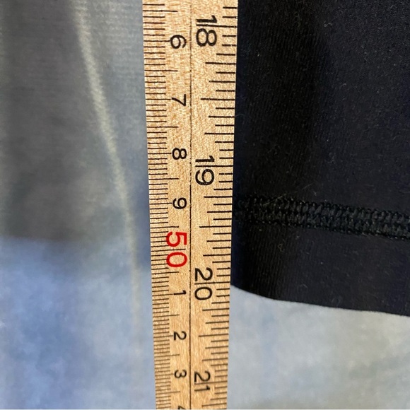 Lululemon Low Rise Capri Workout Leggings Size 4 Gym Activewear Minimalist - Picture 6 of 8